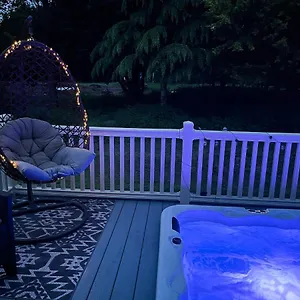 https://lucas-lodge-with-hot-tub.yorkshirehotels.net